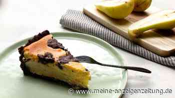 Russischer Zupfkuchen mit Birnen: dunkler Kakaoteig, Quarkcreme und saftige Früchte