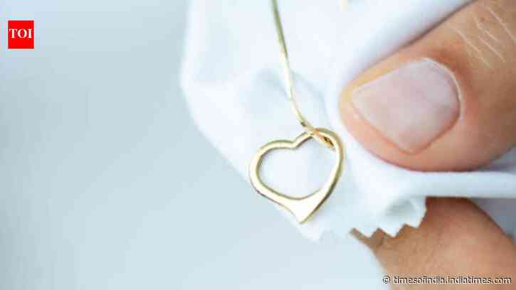 DIY: How to clean your everyday gold chain and earring naturally at home and restore its shine