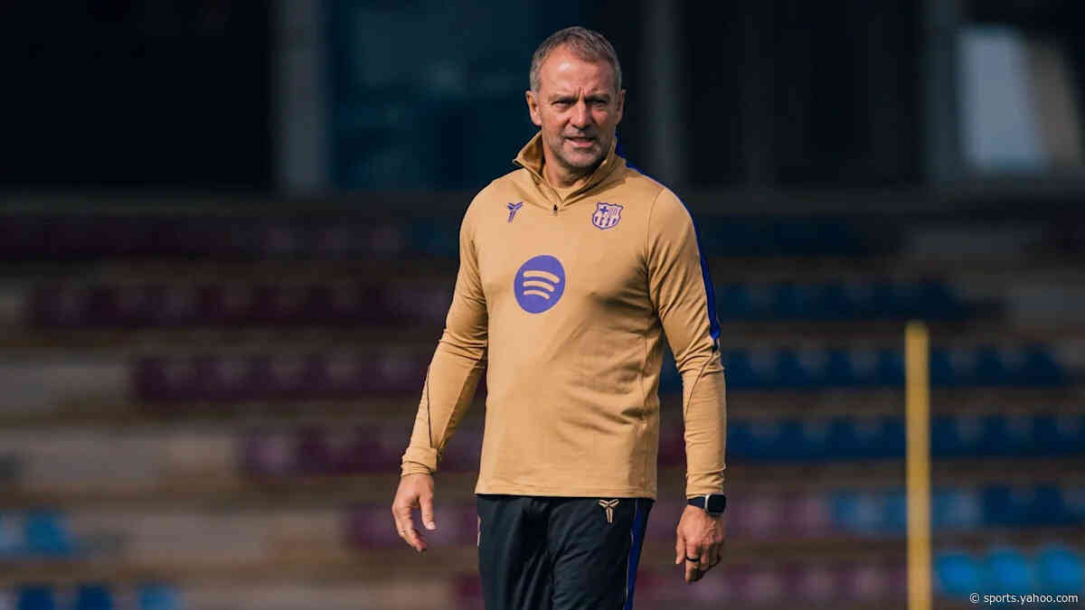 Watch: Hansi Flick makes classy gesture after winning September’s La Liga coaching award