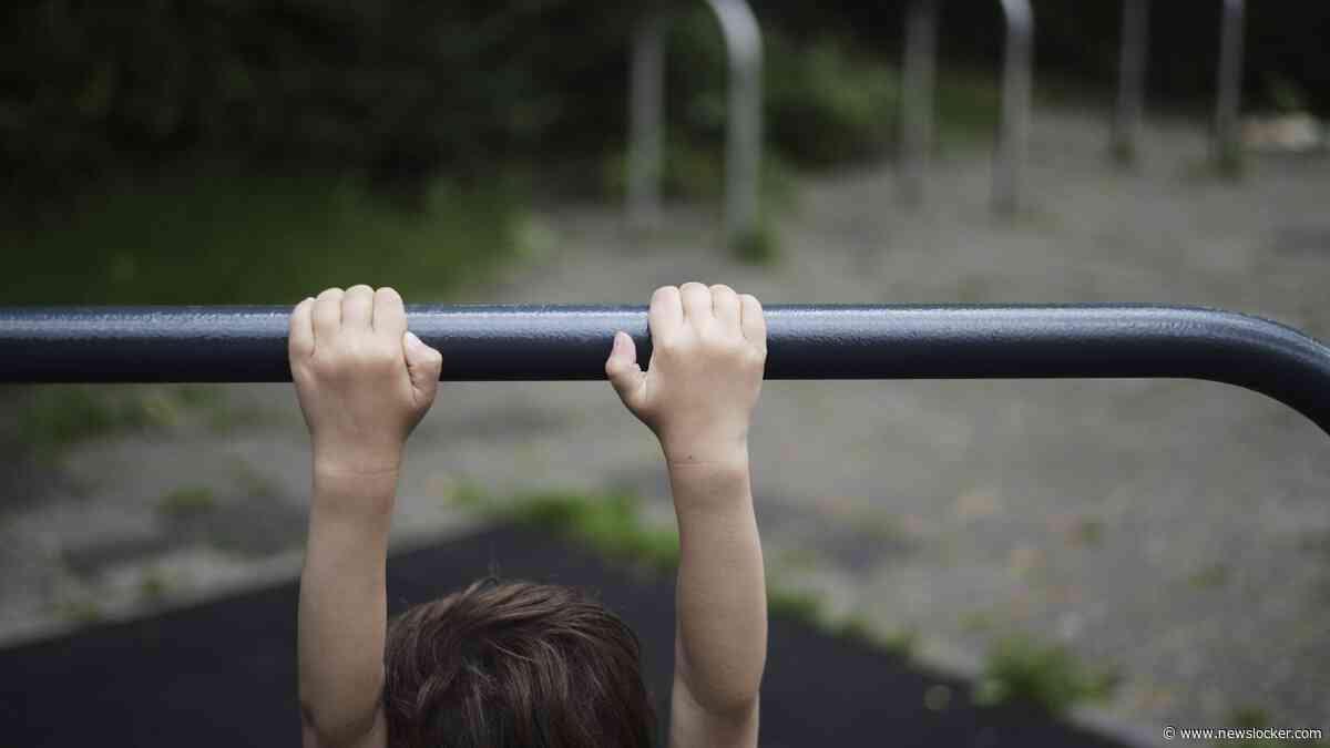 Jongen (10) belt 112 na ruzie met kinderen in speeltuin: agenten voeren ’opvoedkundig gesprek’ met moeder