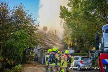 Grote woningbrand, straat ontruimd en traumahelikopter opgeroepen