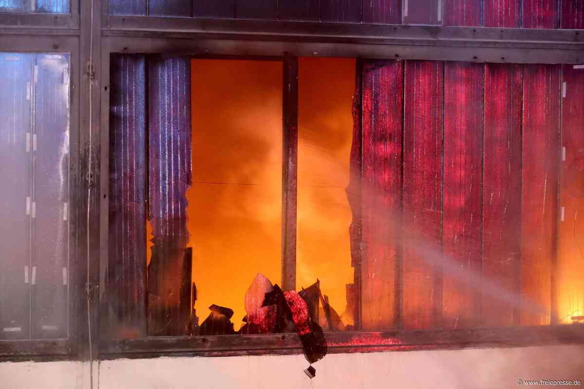 Feuer richtet in Chemnitzer Turnhalle großen Schaden an: Minderjährige unter Tatverdacht