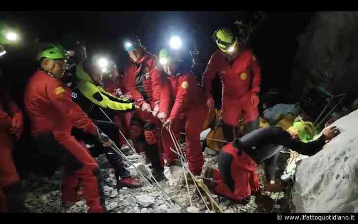 Speleologo bloccato in una grotta in Sardegna dopo una frana: corsa contro il tempo per salvarlo – Video
