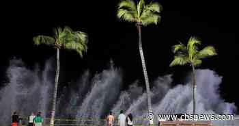 Hurricane Simon lashes Mexico's Pacific coast, pounds resorts and towns