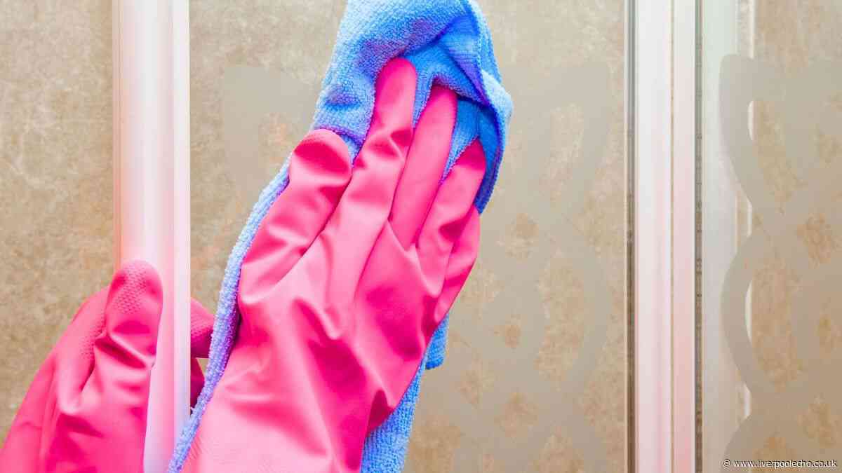 Shower screens will stay clean without any stains if you do a simple 30-second task