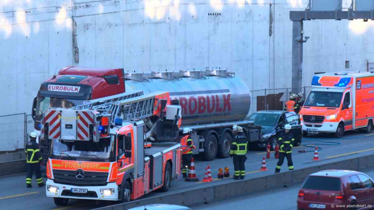 Person bei Unfall bei Bahrenfeld eingeklemmt – A7 vor dem Elbtunnel wieder frei