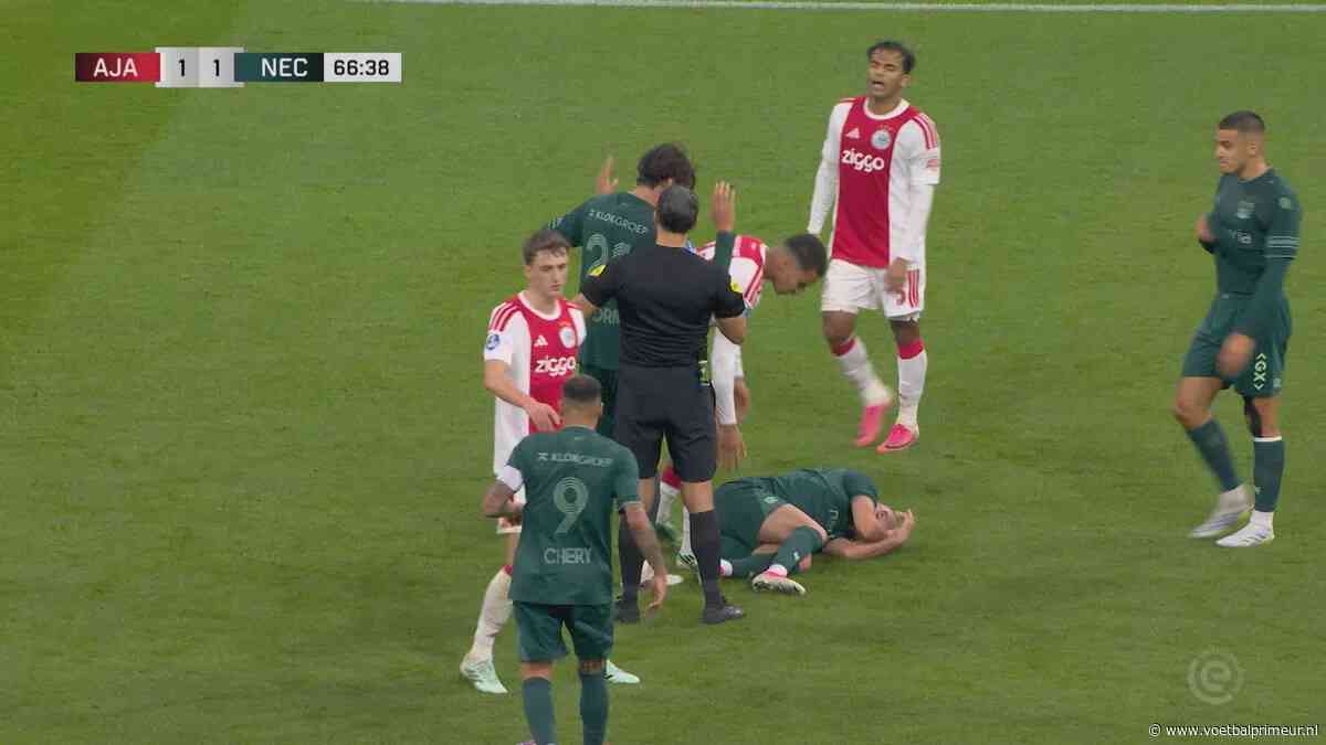 Ajax-talent Ouazane torpedeert Linssen en ontsnapt aan rood