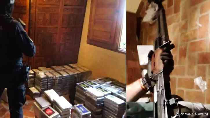 Duizenden kilo’s cocaïne en vier Kalasjnikovs gevonden in Spanje: geld verstopt in dubbele bodem