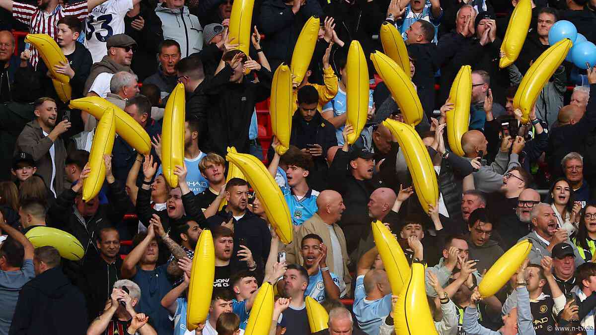 Mitten im Finanz-Skandal : Warum City-Fans plötzlich aufblasbare Bananen ins Stadion bringen 
