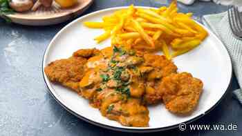 Jägerschnitzel mit Rahmpilzen: Ein simpler Kniff bei der Panade sorgt für extra viel Knusprigkeit 
