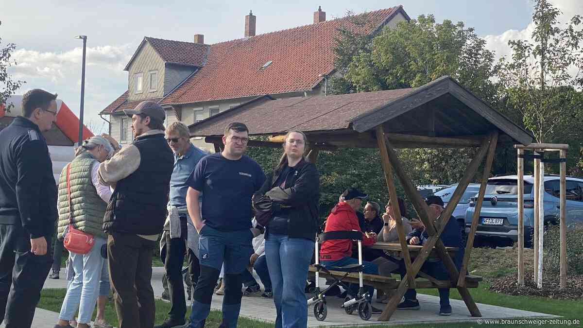 Mehrgenerationenplatz in Halchter: Stadt Wolfenbüttel eröffnet Treffpunkt neu