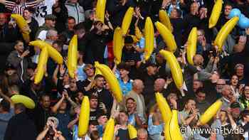 Mitten im Finanz-Skandal : Warum City-Fans plötzlich aufblasbare Bananen ins Stadion mitbringen 
