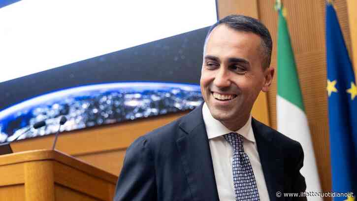 Il nuovo Di Maio alla festa del Foglio tra abbracci con Renzi, lodi a Meloni e critiche al M5s: “Kiev va sostenuta”