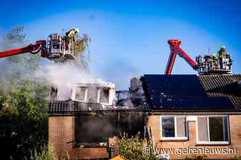 Mogelijk persoon vermist na grote woningbrand