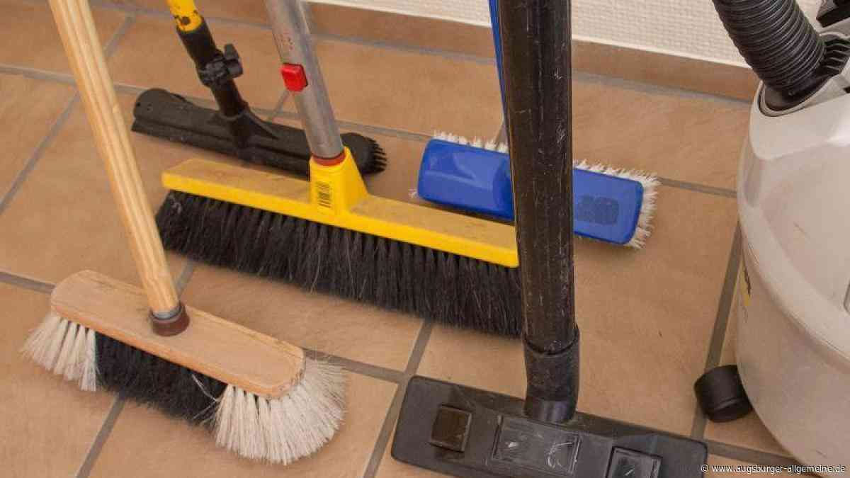 Streit um Frischluft eskaliert: Bewohner gehen mit Besenstiel aufeinander los