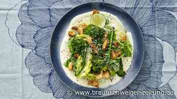 Verschlankter Caesar Salad mit Hähnchen-Croûtons