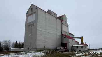 Sask. farmer trying to sell or donate town's grain elevator to avoid demolition