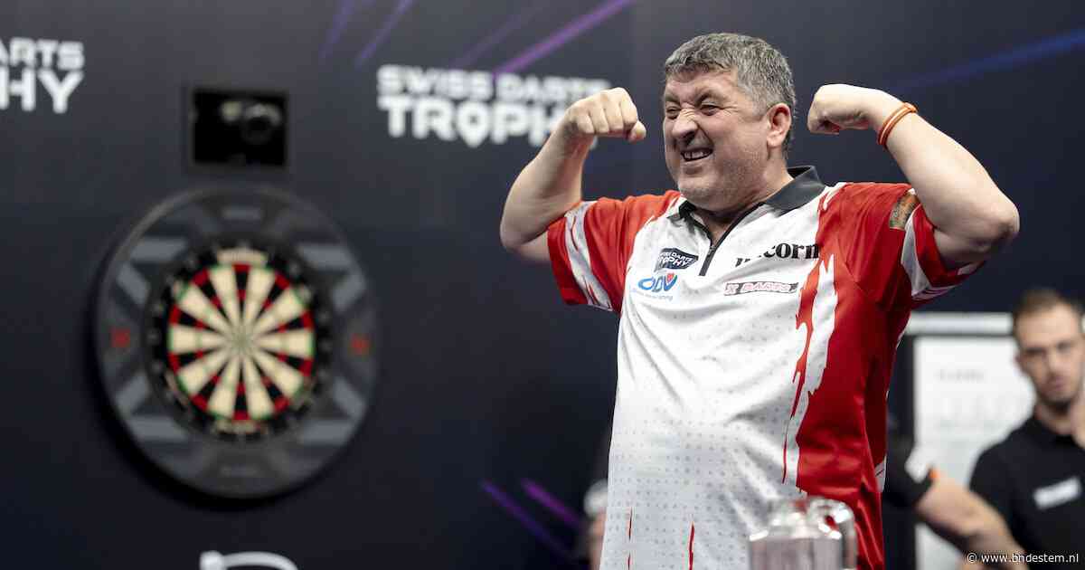 Topdarter Mensur Suljovic toont zich van slechte kant en gooit extra olie op het vuur: ‘Klagen is voor vrouwen’
