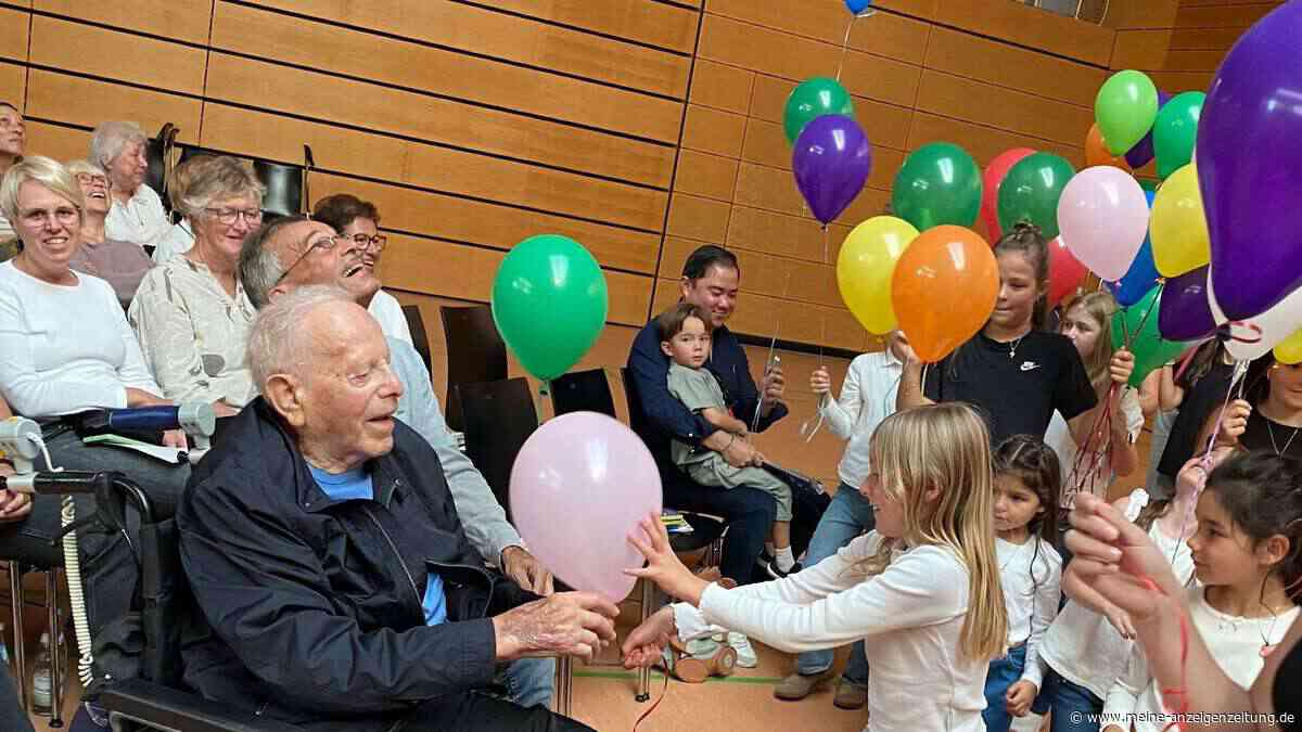 Viele bunte Farbtupfer und „Ohrwürmer nonstop“: Liedertafel Au begeistert mit Herbstkonzert