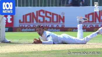 Live: Renshaw dismissed with bizarre juggling take as Aussie lead passes 350