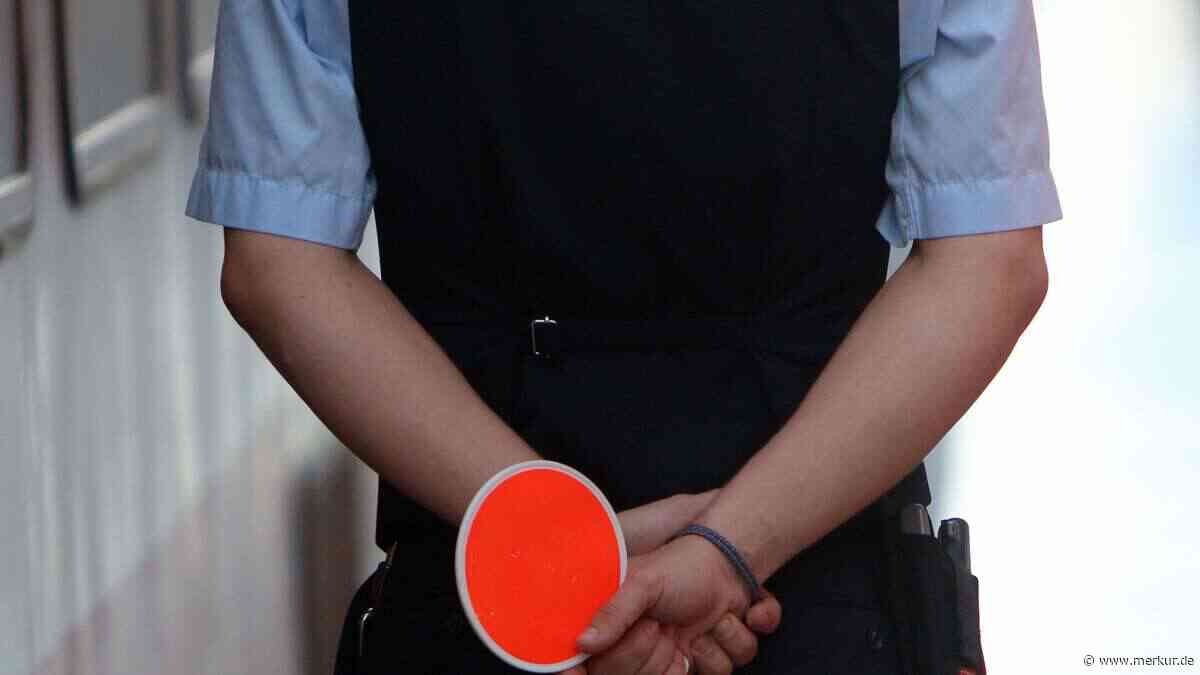 22-Jähriger attackiert Zugbegleiter und bewirft Regionalzug mit Steinen