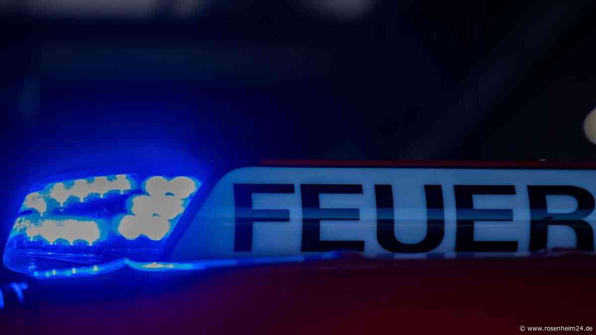 Gartenhütte in Litzldorf bei Bad Feilnbach in Brand: Kerzen wohl die Ursache