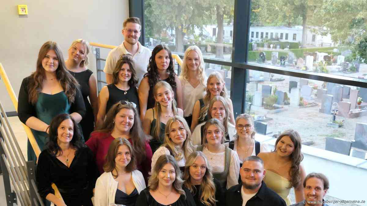 Neuburger Fachakademie für Sozialpädagogik feiert ihre Absolventen