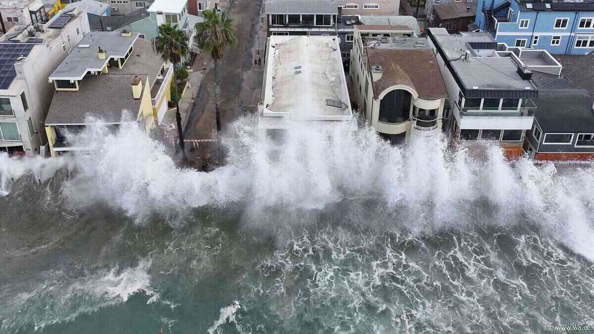 Meterhohe Wellen: Tropensturm verwüstet Strand-Paradies