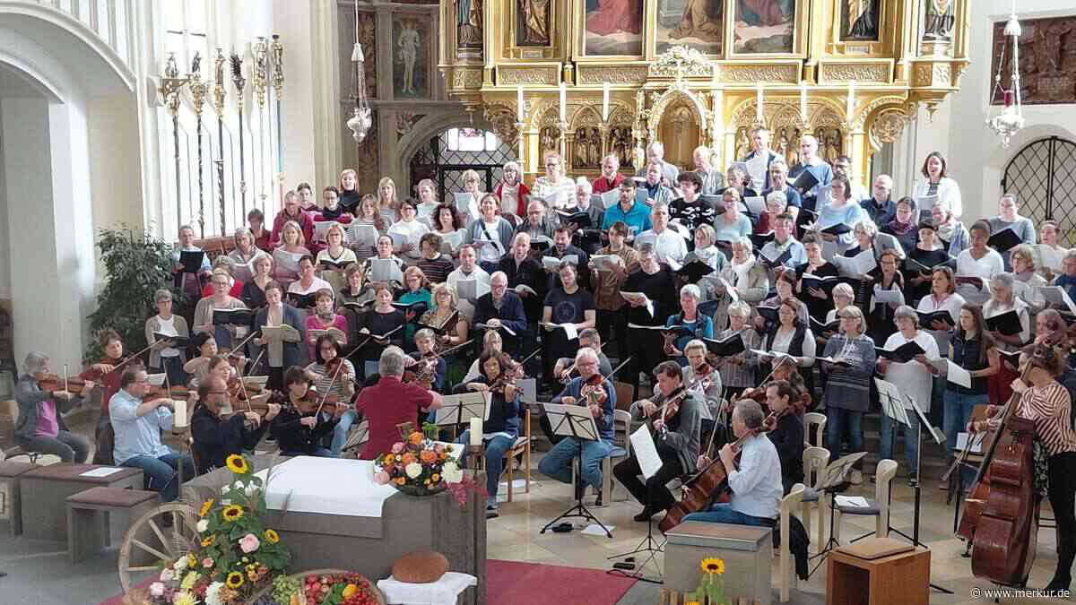 90 Sänger und BR-Orchester: Cäcilienmesse in der Tölzer Stadtpfarrkirche
