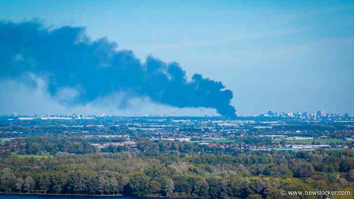 Grote brand in loods bij Schiphol: Buitenveldertbaan enkele uren niet gebruikt