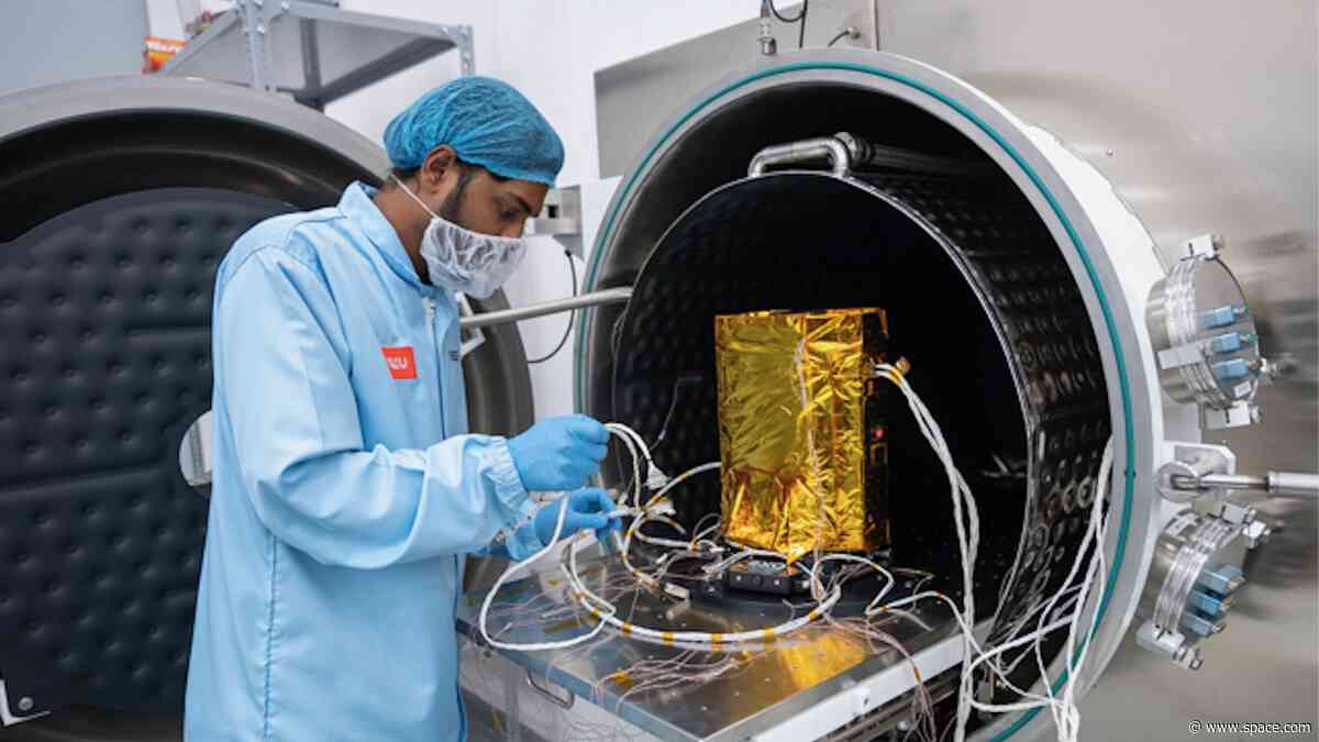 UAE unveils lander for bold 7-asteroid mission set to launch in 2028 (photos)