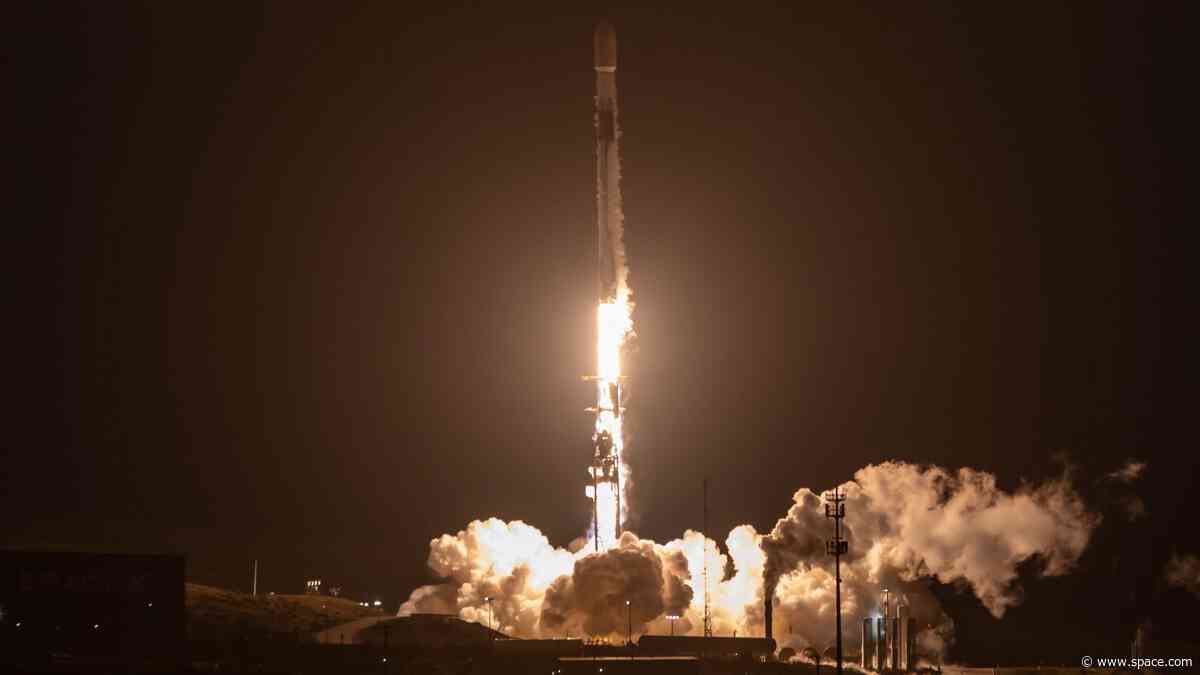 SpaceX launches 21 satellites to orbit for the US military after 5-day delay (video)