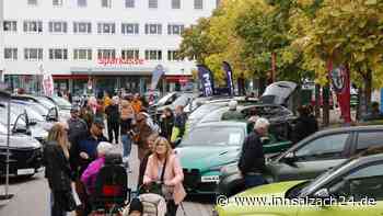 Vom Oldtimer bis zum E-Auto: Waldkraiburg feiert erfolgreiche Autoschau