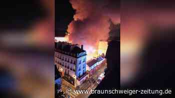 Pariser Wahrzeichen in Flammen aufgegangen – „Wir sind am Boden zerstört“
