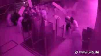 Während Menschen im Terminal anstehen: Aufnahmen zeigen Angriff auf Flughafen in Riad