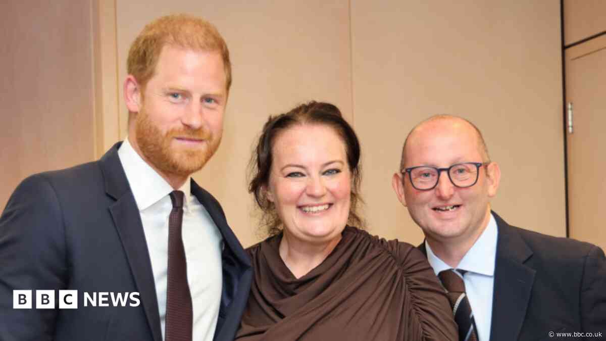 Children's nurse meets Prince Harry after award win