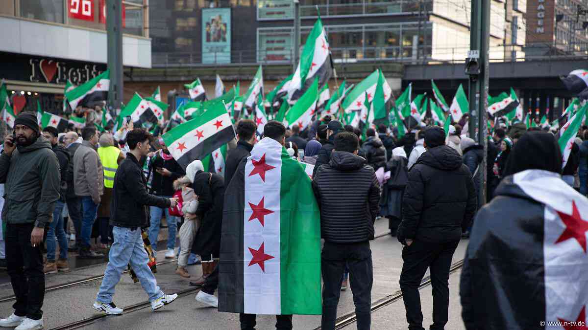 Schnelle Rückkehr nach Syrien? : Dobrindt will Schutz für Syrer beenden - Chaos droht
