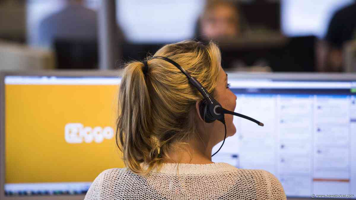 AI kost steeds meer baliemedewerkers en telefonistes hun baan: ’Aantal vacatures in drie jaar gehalveerd’