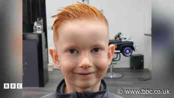 Bachgen, 6, wedi disgyn o'i feic cyn gwrthdrawiad yn Sir Conwy - cwest