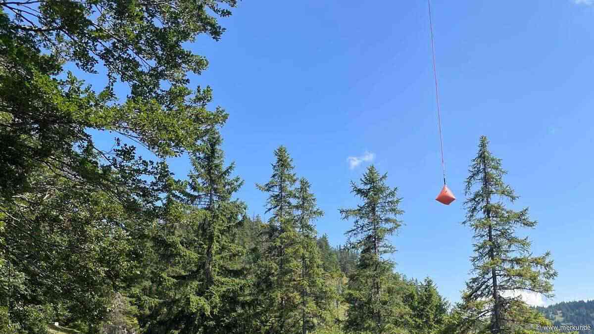 Waldbrandbekämpfung: Wer zahlt den Hubschrauber, wenn es brennt?