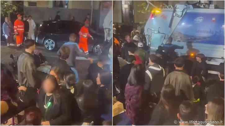 Difende le figlie, viene aggredito da una decina di ragazzini. Poi viene investito da un camion dei rifiuti