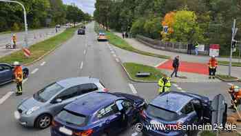 Fahrerin (62) stößt auf B304 mit zwei Autos zusammen: Kind (1) unter den Verletzten