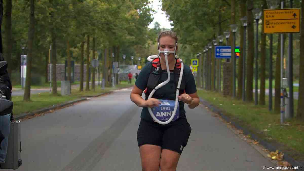 Anne liep marathon met beademingsmasker van zoon en haalt 13.000 euro op