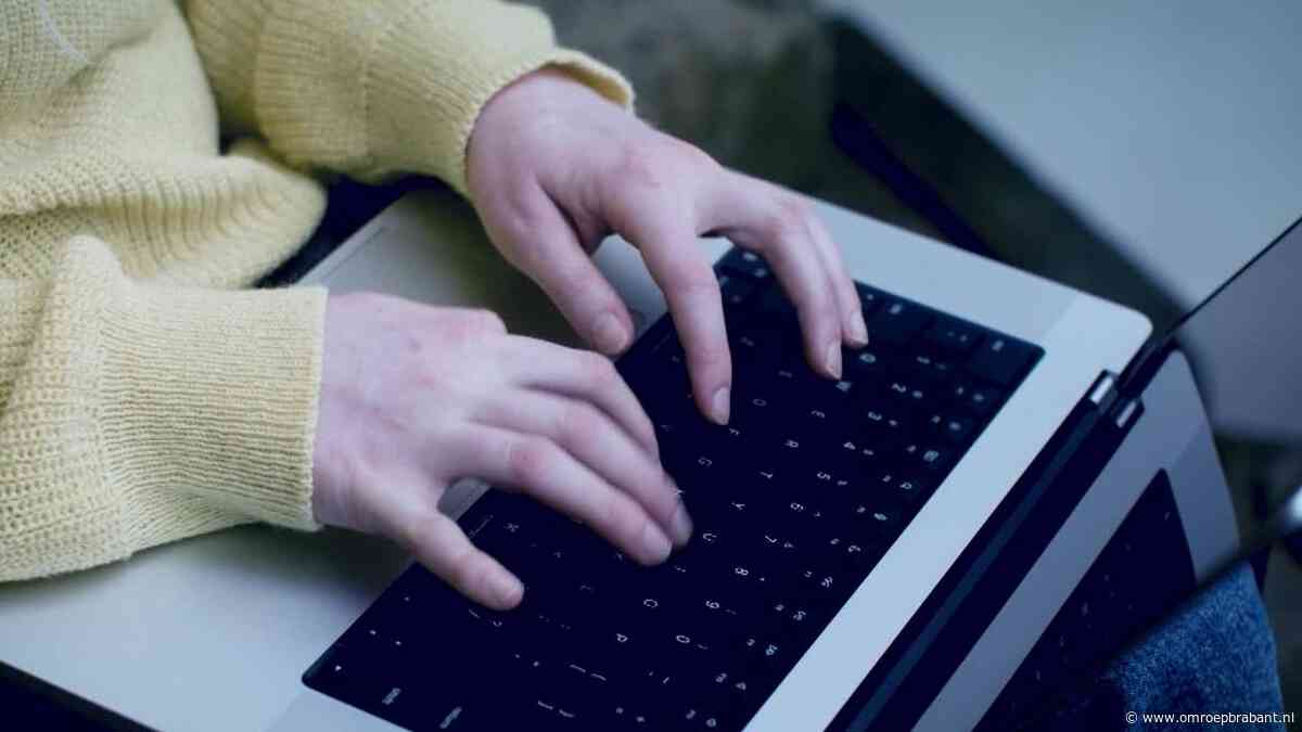 Politie zoekt vrouw die cadeaukaarten koopt met gestolen bankgegevens