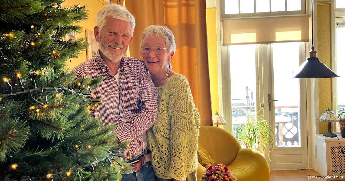 Bij Jentien en Sjaak staat de kerstboom al en dat blijft zo tot het lente wordt