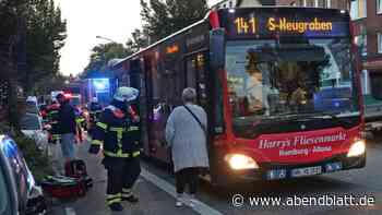 Drei Schwerverletzte nach Gefahrenbremsung von HVV-Linienbus in Harburg