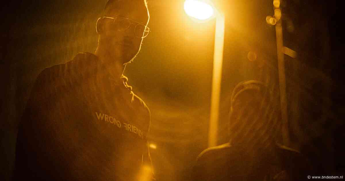 Pedojagers lokken vermeende pedofiel in de val bij Tilburgse hockeyclubs: hoe wenselijk is dat?