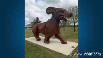 Buda unveils 10-foot-tall wiener dog statue