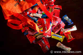 To counteract a spooky economy, America prepares to spend on Halloween candy