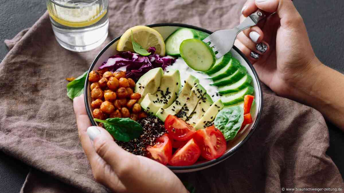 Erst Salat, dann Nudeln: Ist die Reihenfolge beim Essen entscheidend?